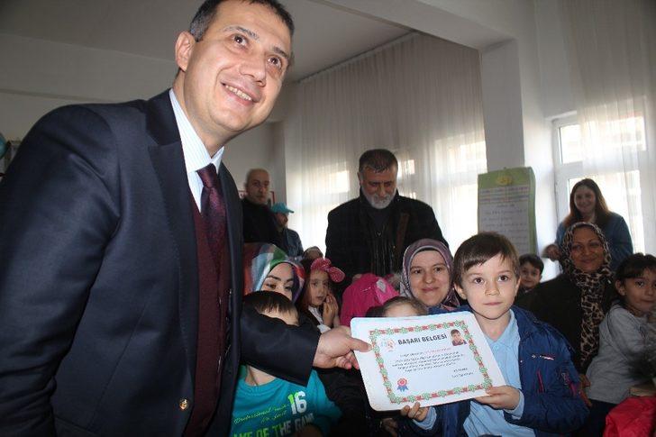 Karnelerini anneleriyle aldılar G3