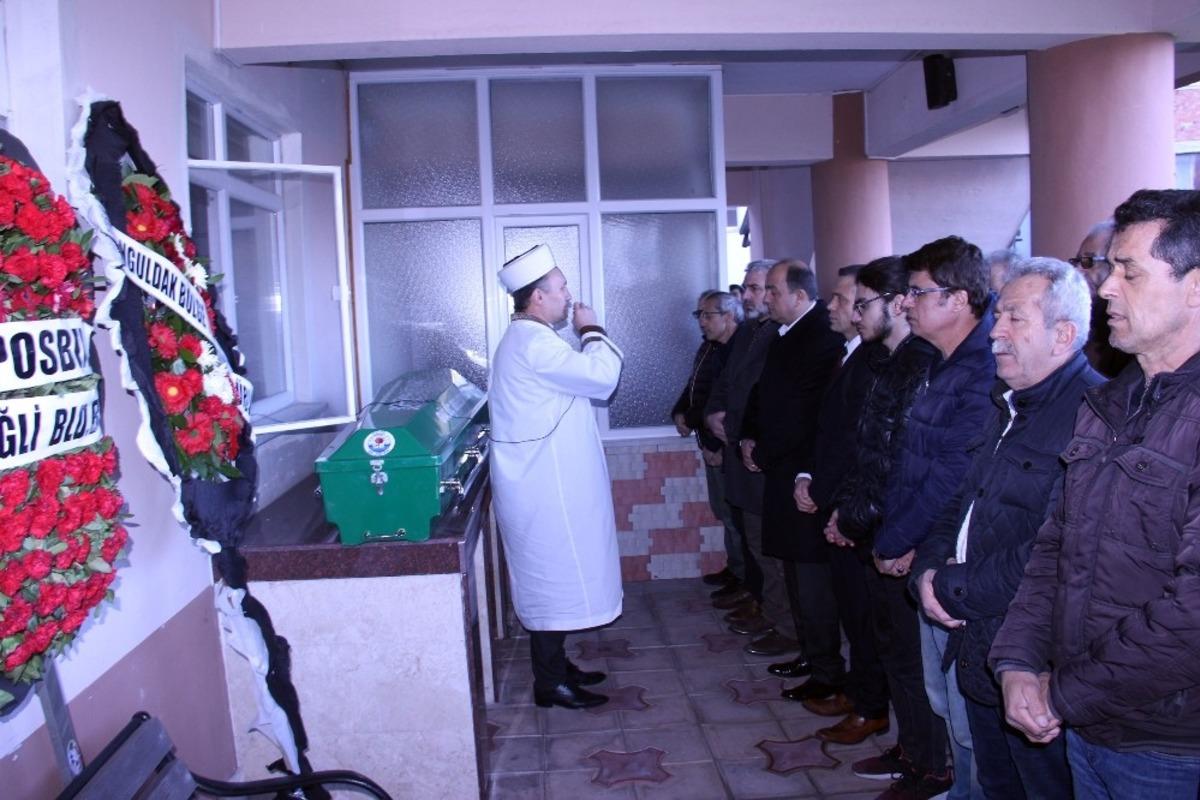 Y&uuml;ksekten d&uuml;şerek &ouml;len emekli polis son yolculuğuna uğurlandı