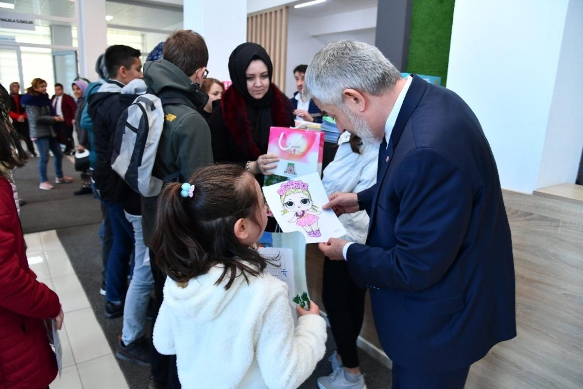 Başkan Başdeğirmen&rsquo;den &ouml;ğrencilerin yarıyıl hediyesi