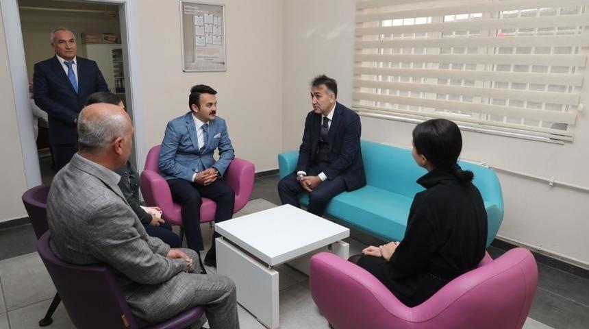 Vali Oktay &Ccedil;ağatay, Sağlıklı Hayat Merkezi&rsquo;ni ziyaret etti