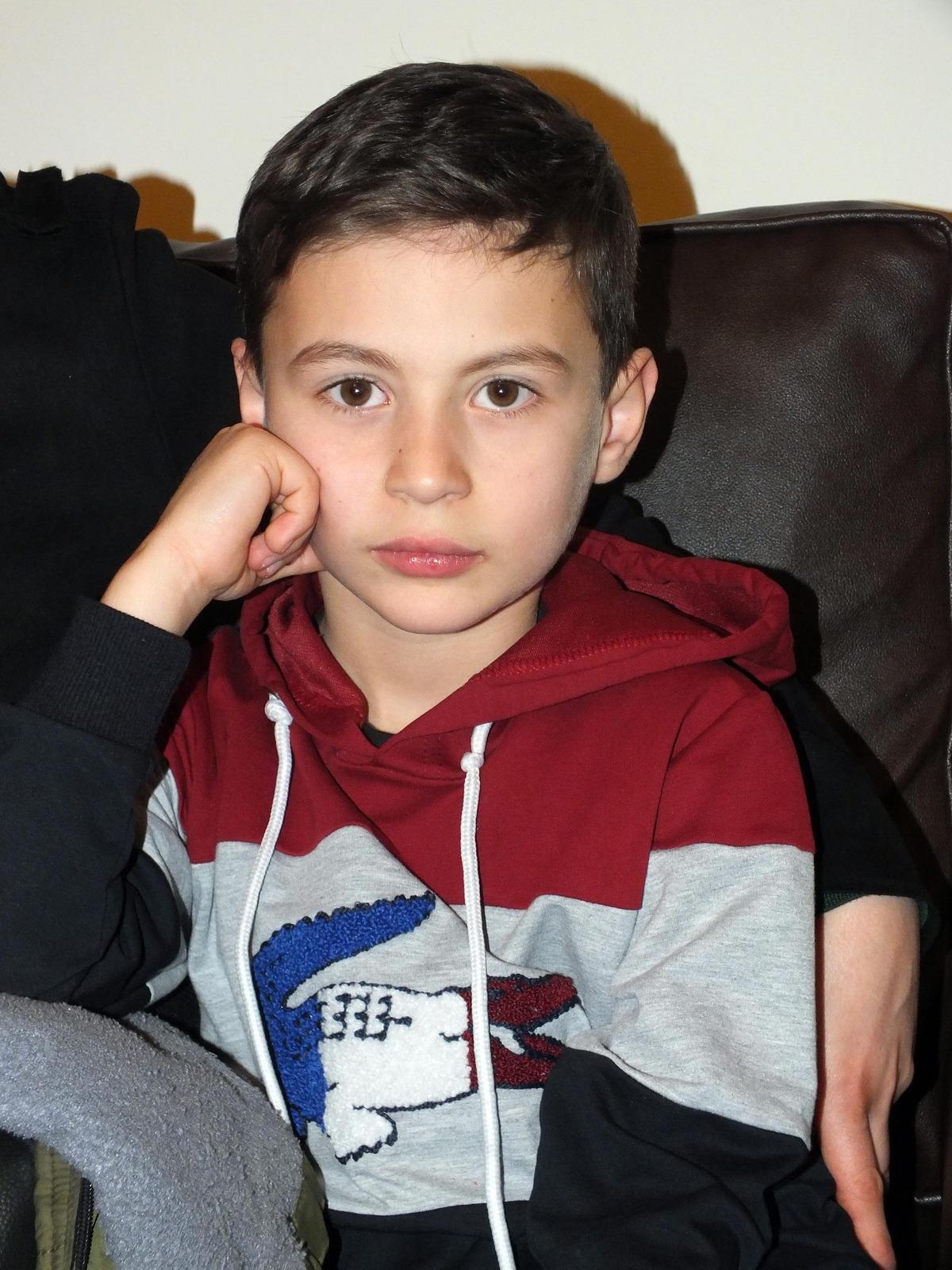 İlkokul &ouml;ğrencisi, valinin makam aracındaki bayrağı &ouml;pt&uuml; (2)