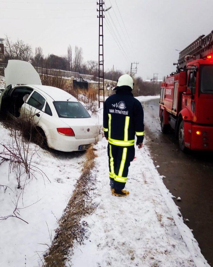 Van’da kaza yapan otomobilde yangın çıktı G1