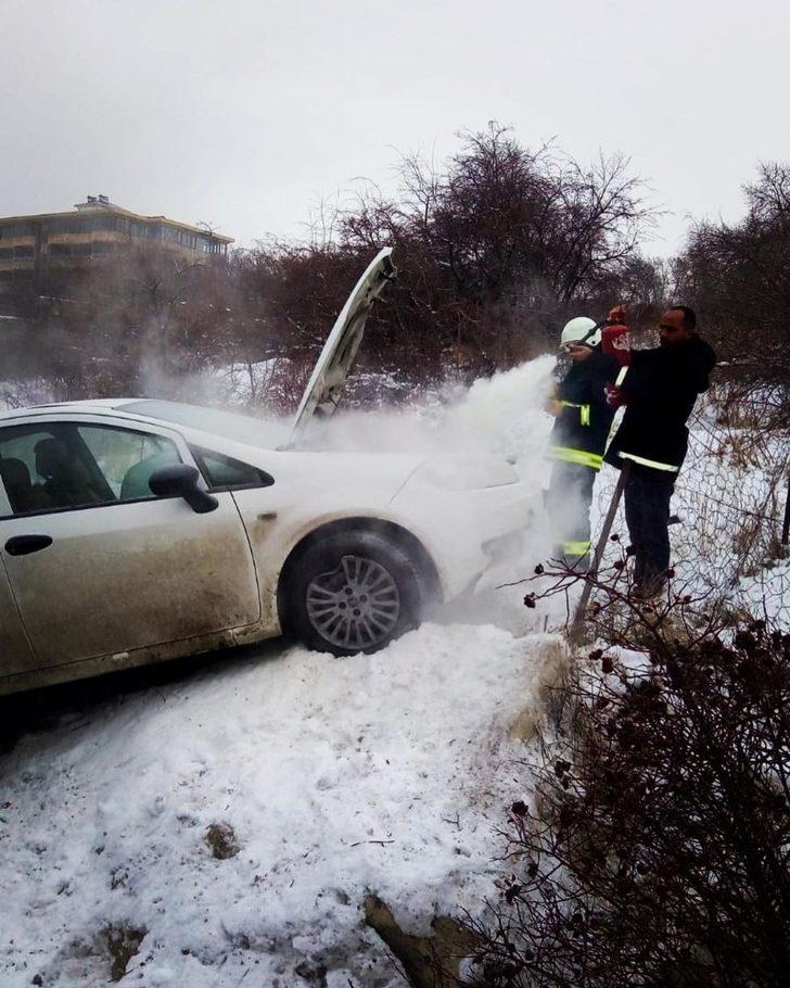 Van’da kaza yapan otomobilde yangın çıktı G2
