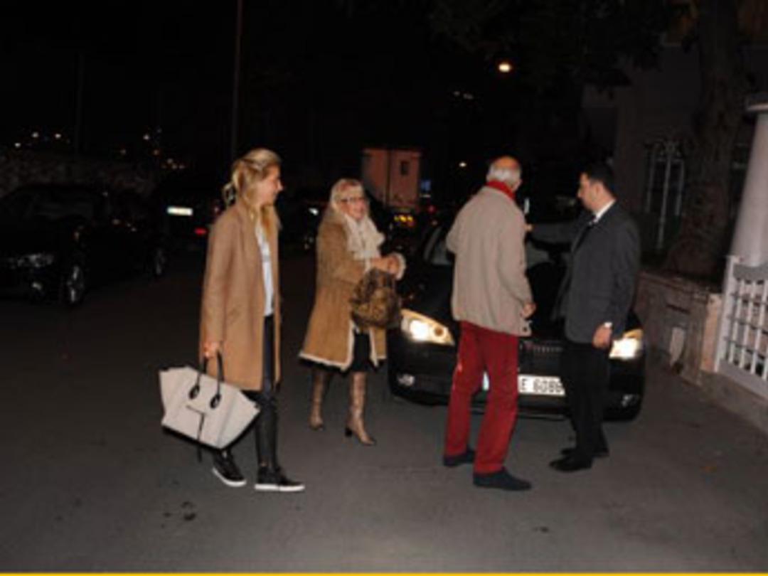 Burcu Esmersoy kafa karıştırdı