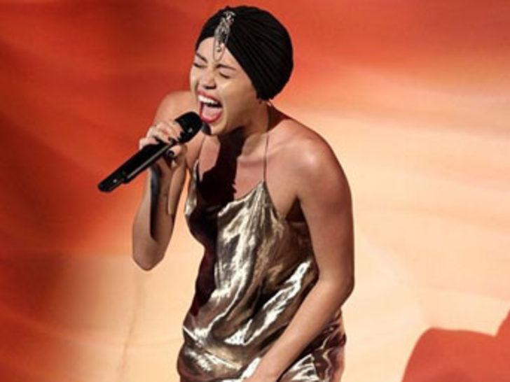 Miley Cyrus kapandı G2