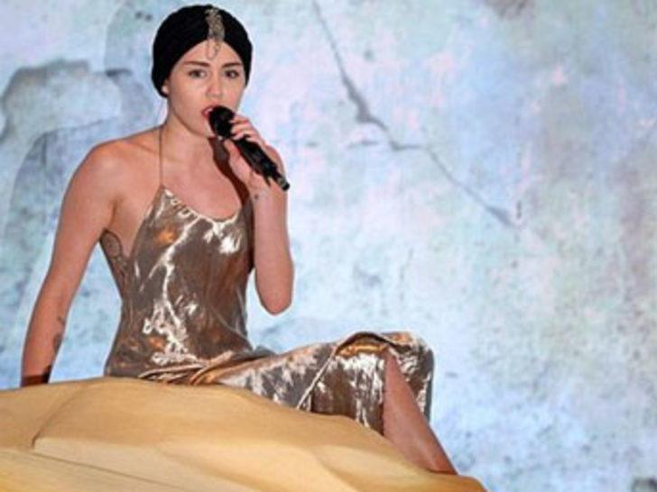 Miley Cyrus kapandı G5