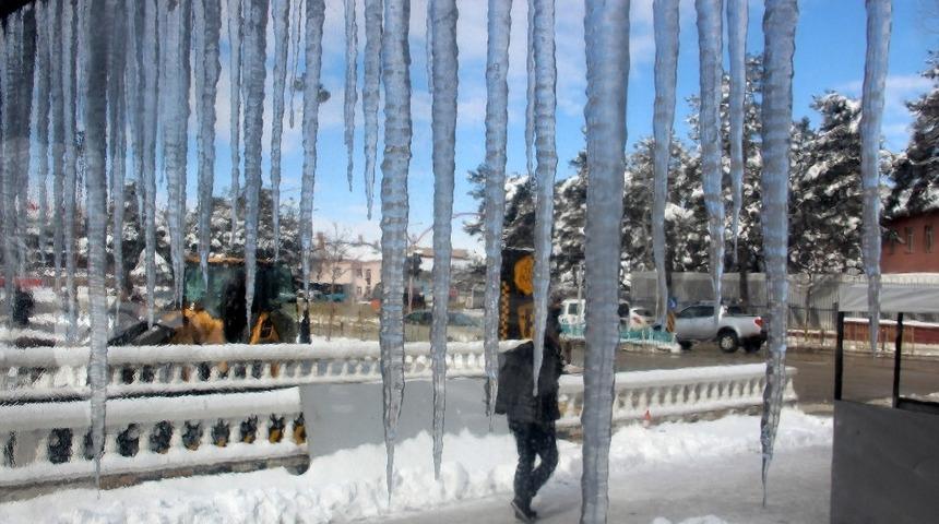 Bayburt’ta dondurucu soğuklar etkili oluyor