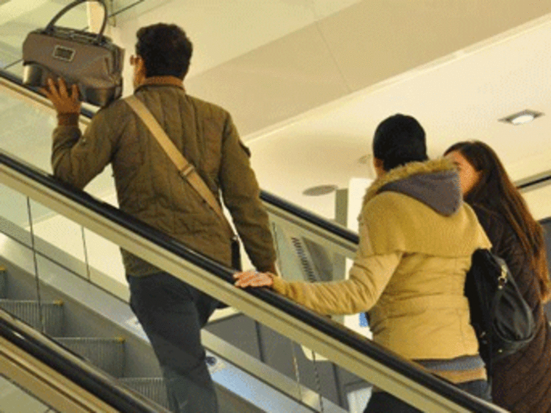 İlker Aksum'dan &ccedil;antalı kamuflaj