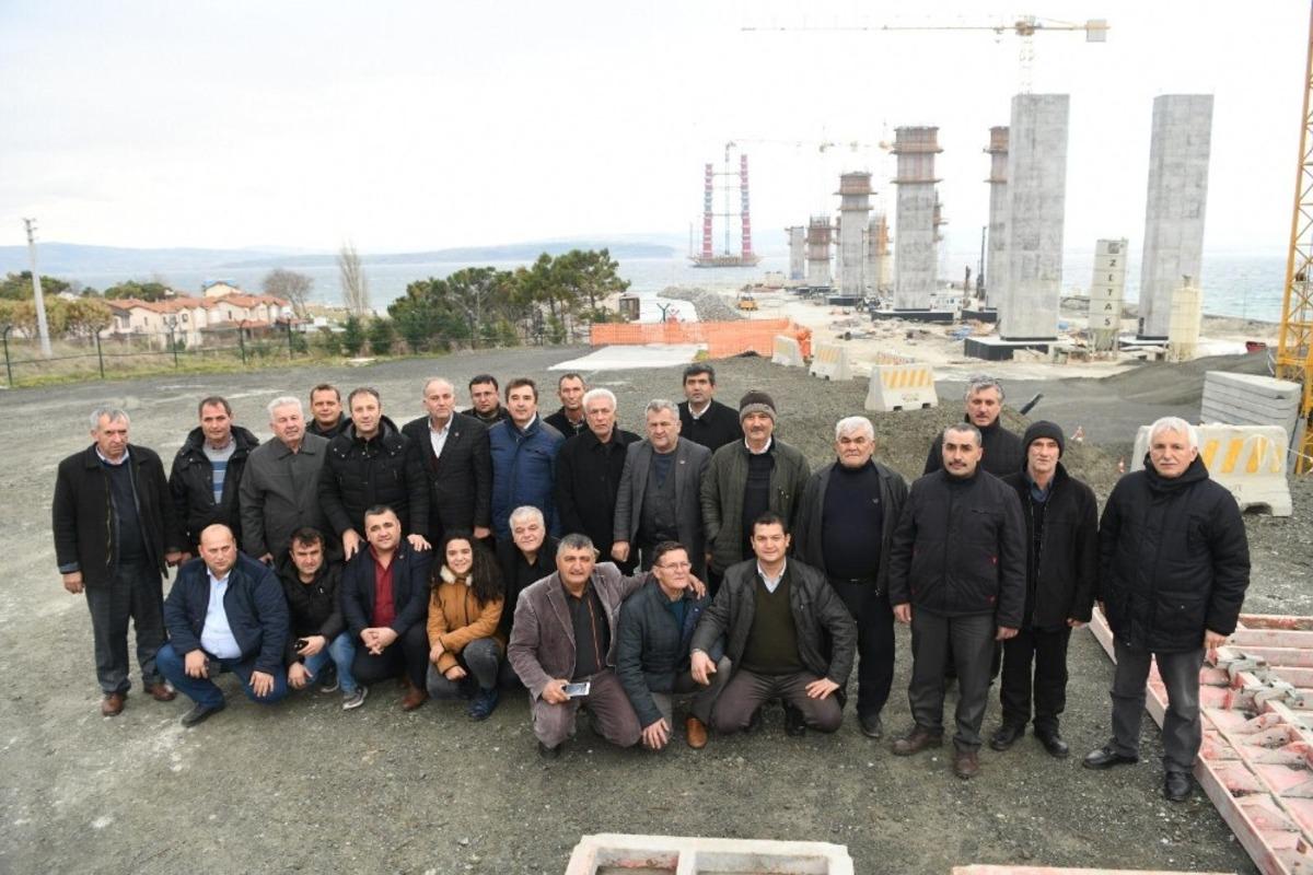 Muhtarlar 1915 &Ccedil;anakkale boğaz k&ouml;pr&uuml;s&uuml; inşaatını gezdi
