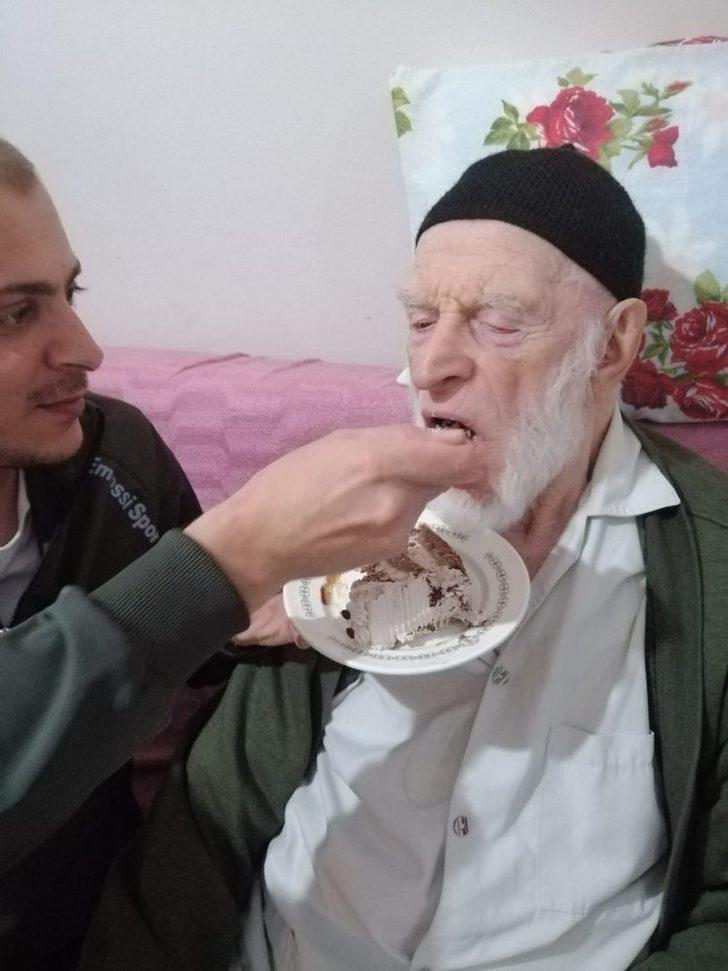 Asırlık dedeye doğum günü sürprizi! 100. yaş pastası G3