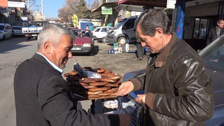 Satışları yüzde 80 arttı! Müziğin sesini duyan simit almaya koşuyor G3