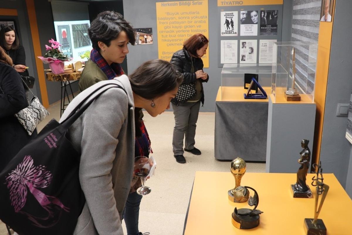 Yavuz &Ouml;zkan sergisi beğeni topluyor