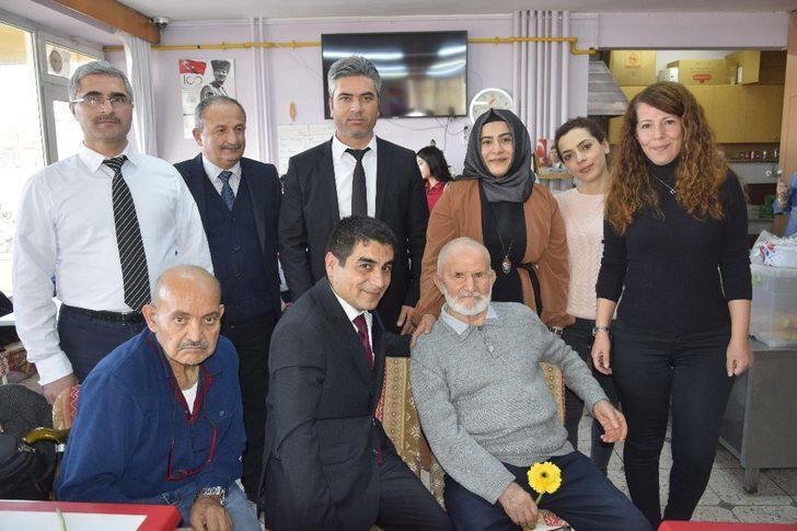 Huzurevi sakini Yusuf amcaya doğum günü sürprizi G2