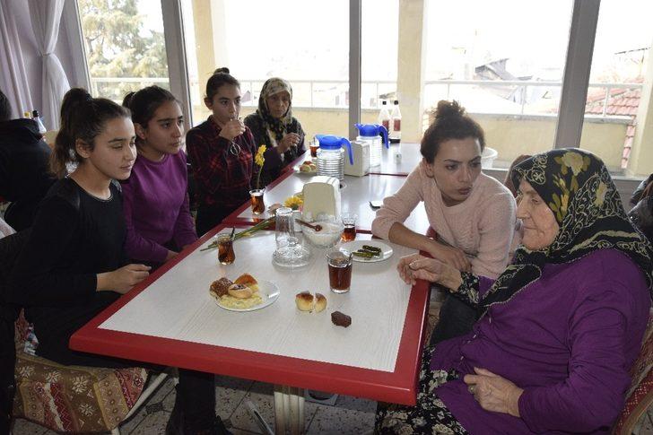 Huzurevi sakini Yusuf amcaya doğum günü sürprizi G3