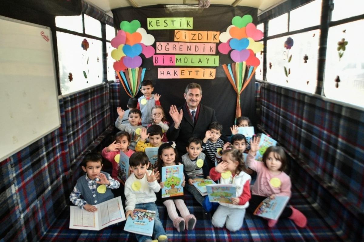 Mobil Okul &Ouml;ğrencileri karne heyecanı yaşadı