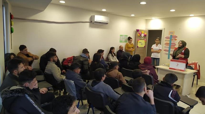 Gen&ccedil;lere &rsquo;akran eğitimi&rsquo; verildi