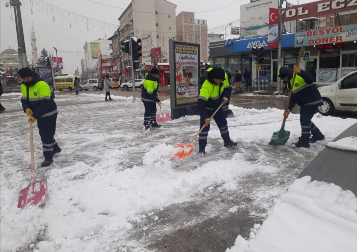 Van&rsquo;da karla m&uuml;cadele &ccedil;alışması