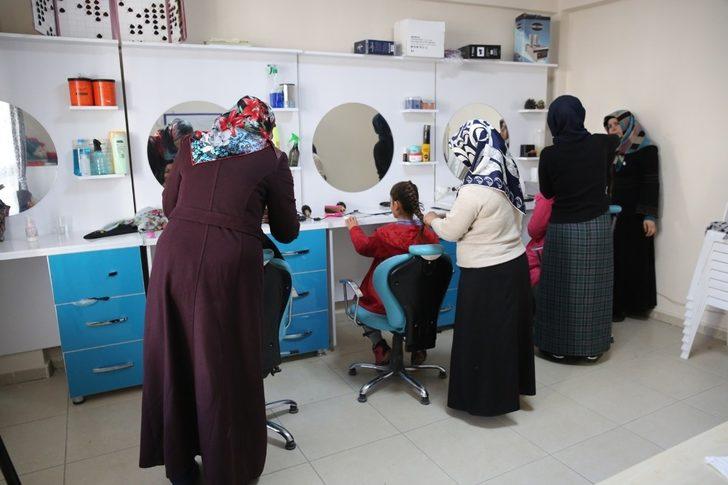 Şanlıurfa’lı kadınlar kurslarla meslek sahibi oluyorlar G3