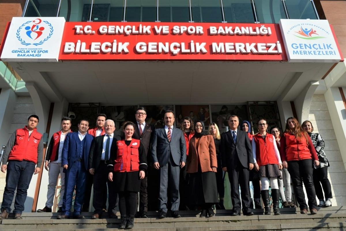 Vali Şent&uuml;rk, Gen&ccedil;lik Liderleriyle bir araya geldi
