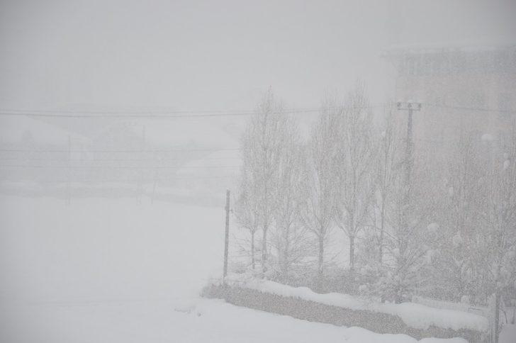 Yüksekova’da yoğun kar yağışı ve sis G3