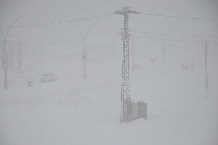 Yüksekova’da yoğun kar yağışı ve sis G5