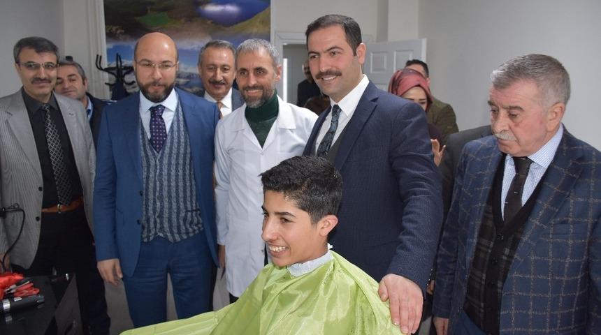 Tatvan Belediyesinden &uuml;cretsiz berber salonu hizmeti