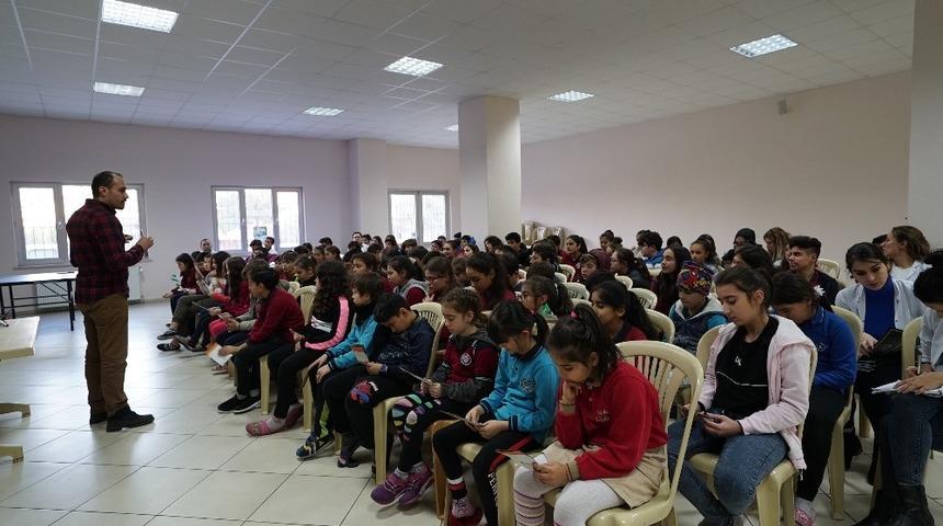 &Ouml;ğrenci ve eğitmenlere &lsquo;teknoloji bağımlılığı&rsquo; anlatıldı