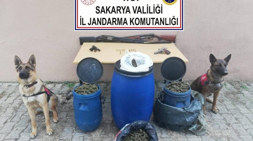 Sakarya&rsquo;da 11 kilogram esrar ele ge&ccedil;irildi: 1 g&ouml;zaltı