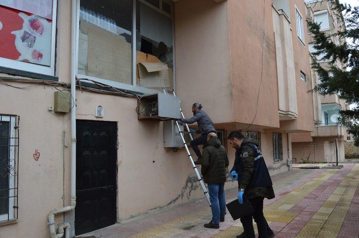 Markete giren hırsızlar sadaka kutusuna kadar çaldı G3