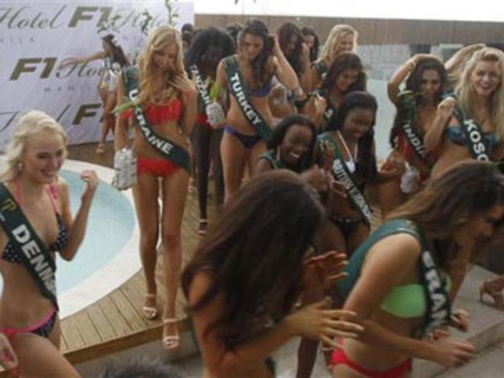 Miss Earth güzelleri yağmura yakalandı G3