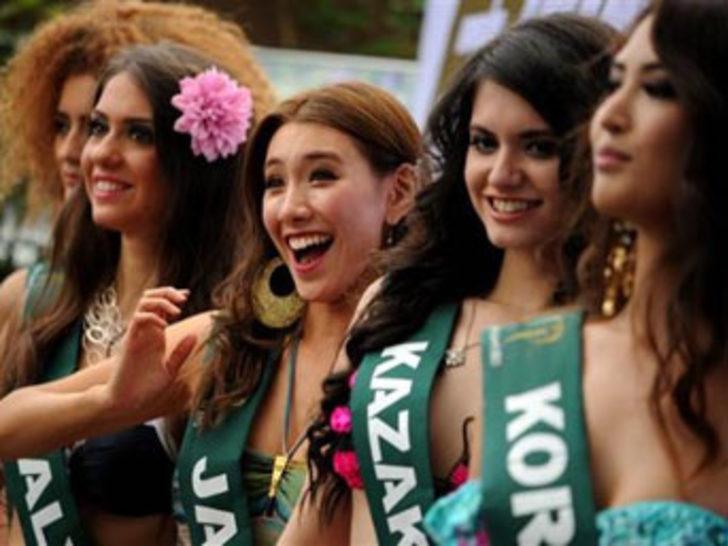 Miss Earth güzelleri yağmura yakalandı G5