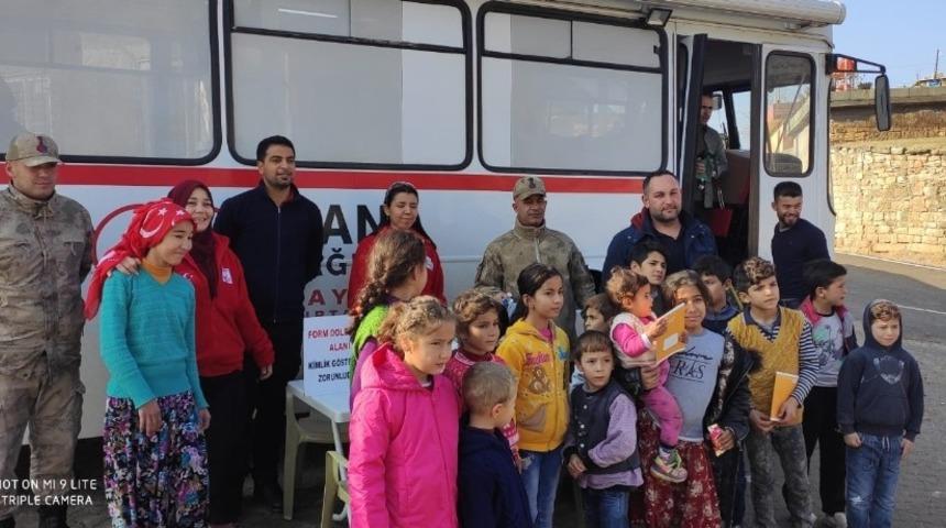 Öğrencilere kırtasiye dağıtıldı