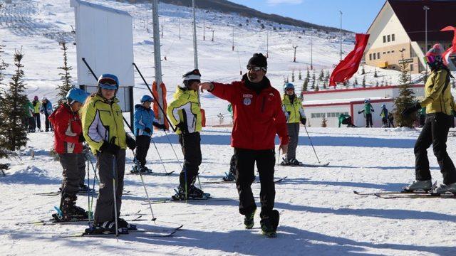 Bin öğrenci kayak eğitimi alacak