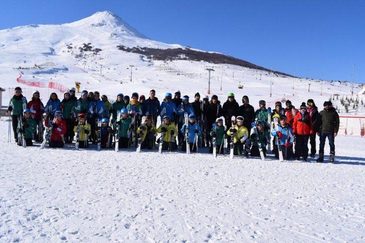 Bin öğrenci kayak eğitimi alacak G4