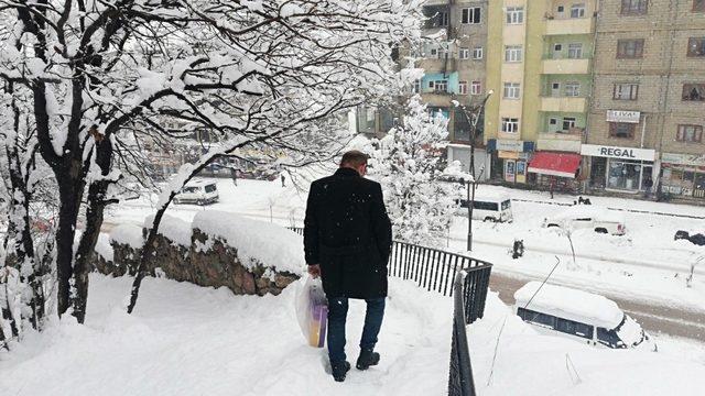 Şemdinli’de kar yağışı