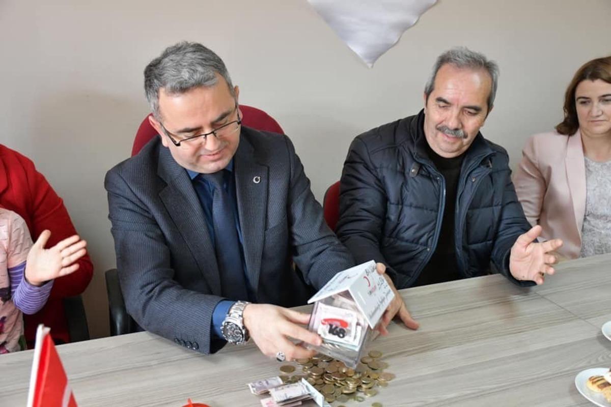 Minikler har&ccedil;lıklarını İdlib i&ccedil;in biriktirdi