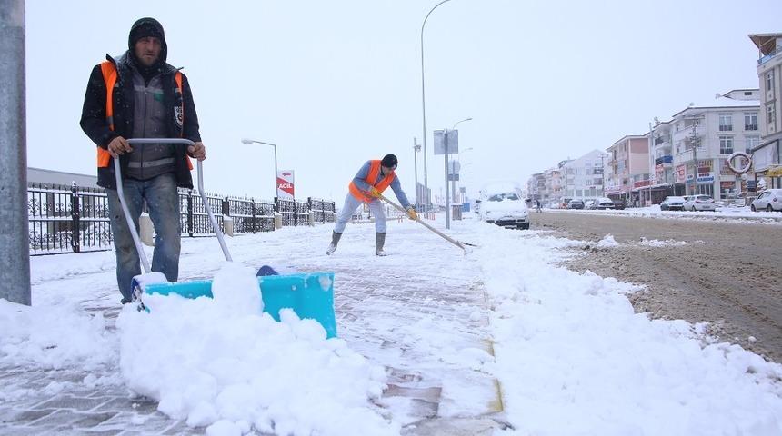 Karaman&rsquo;da karla m&uuml;cadele &ccedil;alışmaları