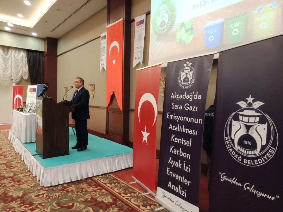 Ak&ccedil;adağ Belediyesi&rsquo;nin &lsquo;Karbon ayak izi envanteri&rsquo; kitabı tanıtıldı