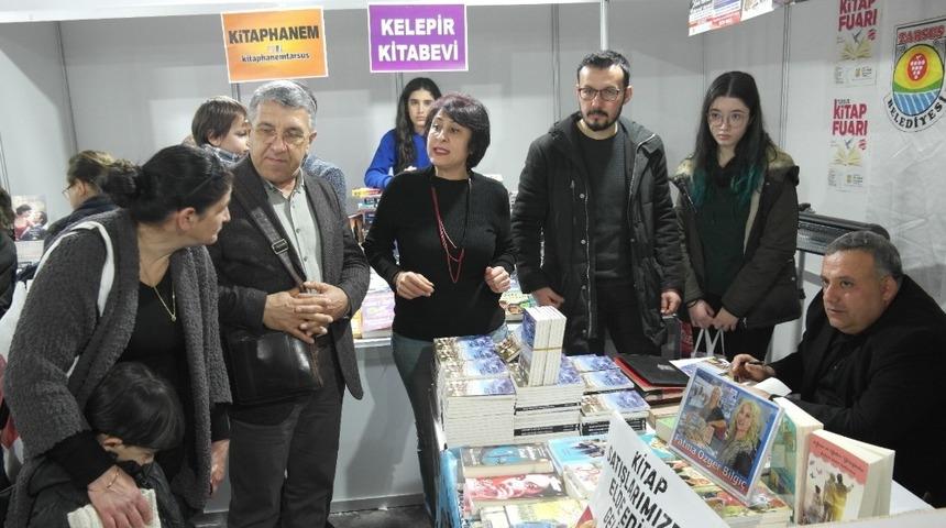 Tarsuslu yazar Üresin, kitabını sokak hayvanları için bağışladı