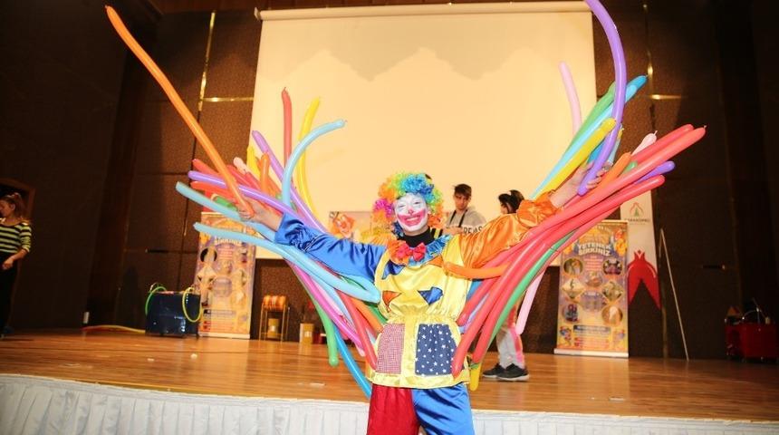 &Ccedil;ocukların karne hediyesi cambaz g&ouml;sterisi oldu