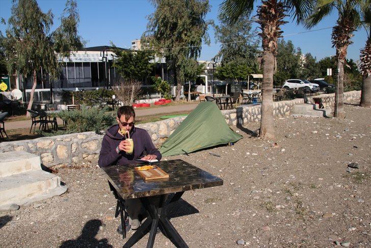 Otostopla dünyayı gezen Alman gencin son durağı Mersin oldu G3