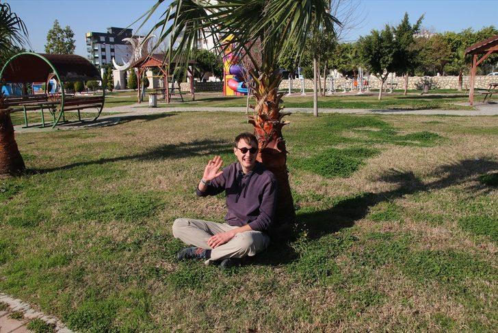 Otostopla dünyayı gezen Alman gencin son durağı Mersin oldu G5