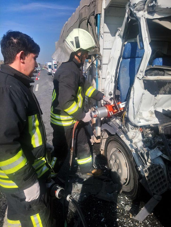 Meyve yüklü kamyonun tıra çarpması sonucu 1 kişi öldü G1