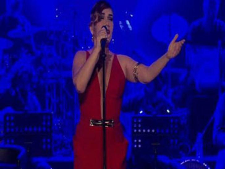 Sezen Aksu öğretmenler için söyledi G3