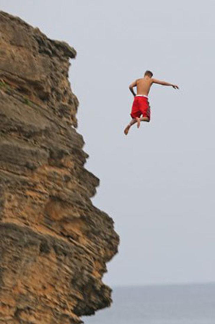 Justin Bieber kayalıklardan atladı G4