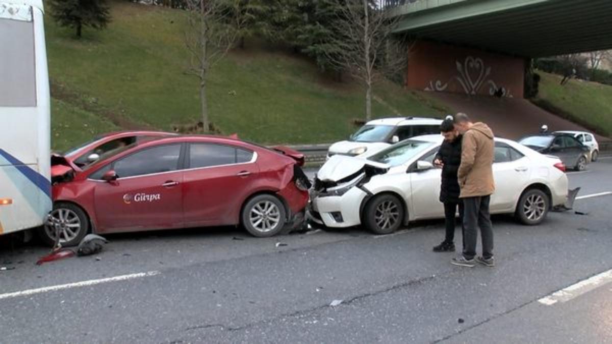 TEM'de zincirleme kaza! Trafik kilitlendi