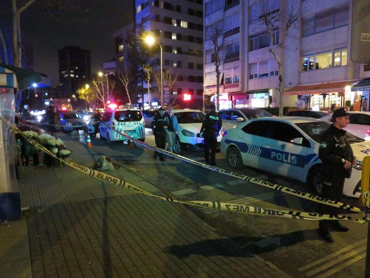 Kadıköy'de kan donduran olay! Cezaevinden çıkan şahıs eşi ve annesini sokak ortasında katletti! G2