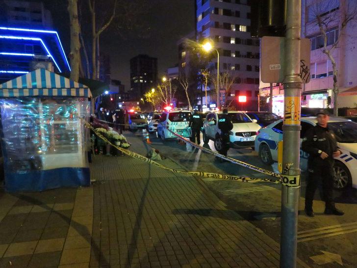 Kadıköy'de kan donduran olay! Cezaevinden çıkan şahıs eşi ve annesini sokak ortasında katletti! G3