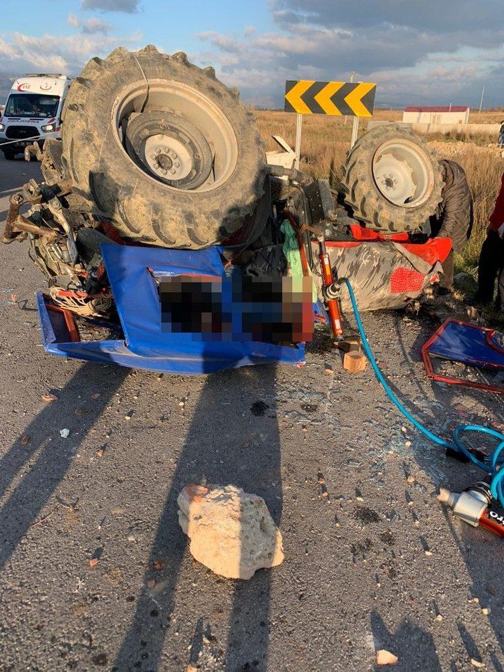 Devrilen traktörün altında kalan sürücü hayatını kaybetti G3