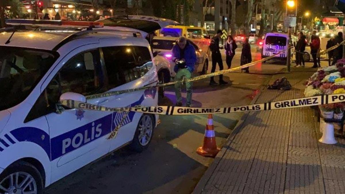 Kadık&ouml;y'de kan donduran olay! Cezaevinden &ccedil;ıkan şahıs eşi ve annesini sokak ortasında katletti!